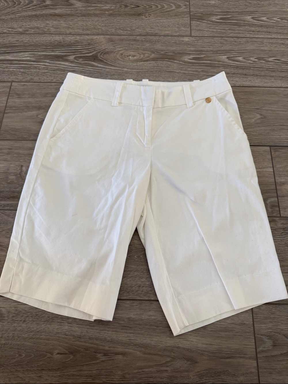Trina Turk White Bermuda Shorts, Sz 0